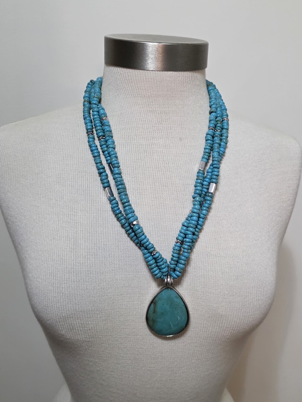 Faux Turquoise Beaded Pendant Necklace Southwest Style